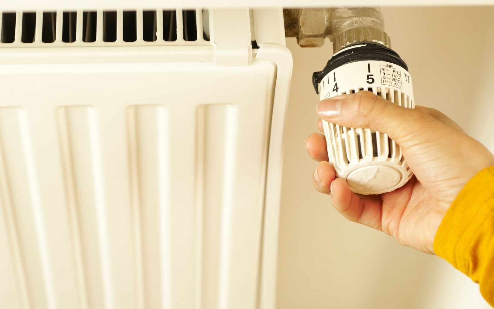 Robinet thermostatique réglé sur un radiateur